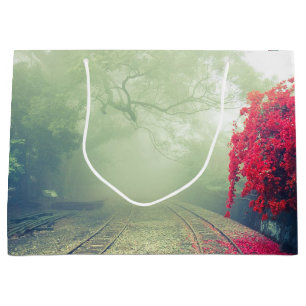Schilderachtig foto van Misty Railroad Tracks Groot Cadeauzakje