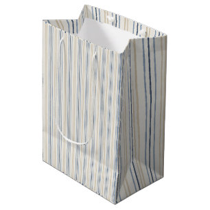 Schilderachtig kustblauw en zand-pinstripepatroon medium cadeauzakje