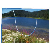 Schilderachtig meer met wilde bloemen groot cadeauzakje (Achterkant)