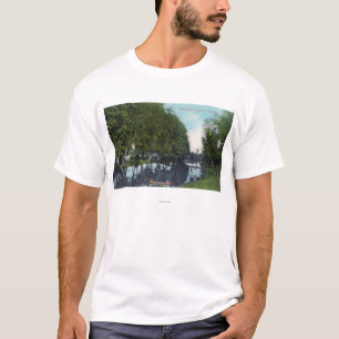 Schilderachtig rivier met Canoe SceneEugene, OF T-shirt
