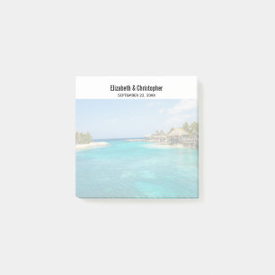 Schilderachtig tropisch strand met een gevlekte hu post-it® notes