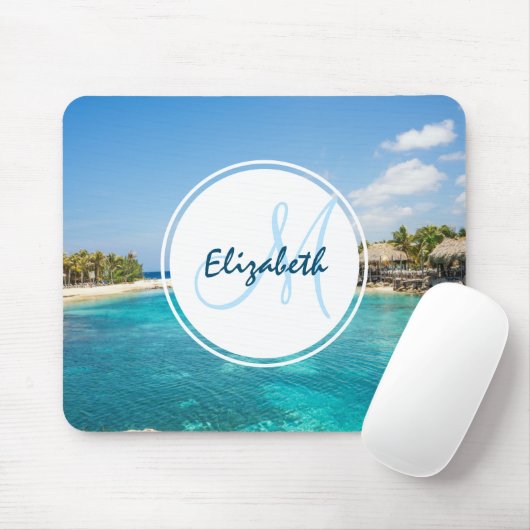 Schilderachtig Tropisch strand met Thatched Huts F Muismat (Met muis)