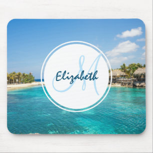 Schilderachtig Tropisch strand met Thatched Huts F Muismat