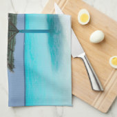 Schilderachtig Tropisch strand met Thatched Umbrel Theedoek (Quarter Fold)