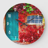 Schilderachtig Turquoise-deur met levendige herfst