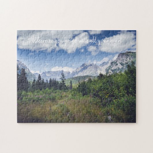 Schilderachtig zomerberglandschap met een weide legpuzzel (Horizontaal)