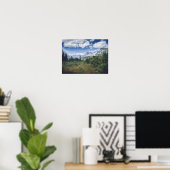 Schilderachtig zomerberglandschap met een weide poster (Thuiskantoor)