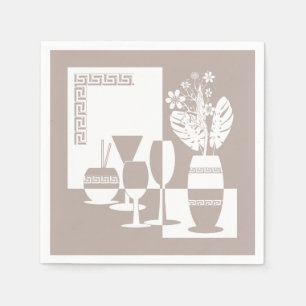 Schildervaas met bloemen en wijnglazen licht servet