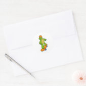Schildpad als skateboarder met skateboard en helm ronde sticker (Envelop)