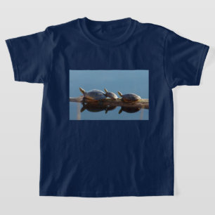 Schildpad familie zonnen op een log Kinder T-shirt