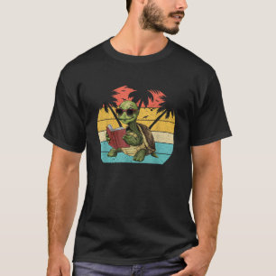 Schildpad met zonnebril die een boek leest op bed t-shirt