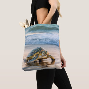 Schildpad wandelen op nat strandzand draagtas