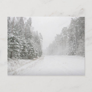 Schitterend winterlandschap met sneeuwweg feestdagenkaart