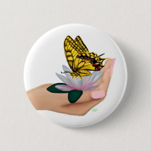 Schmetterling in de hand ronde button 5,7 cm