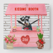 Schnauzer Dog Valentijnsdag Kissing Booth Vierkante Klok (Voorkant)
