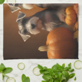 Schnauzer Puppy Herfst Delight Pompoen Theedoek (Gevouwen)