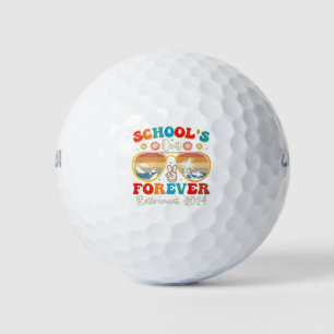 Scholen uit voor altijd gepensioneerde leraar laat golfballen