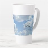Schommel boven de Clouds Latte Coffee Mok (Rechterhoek)