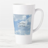 Schommel boven de Clouds Latte Coffee Mok (Rechts)