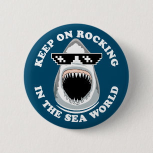 Schommelen in de Zee wereld - Shark Lovers Quote Ronde Button 5,7 Cm