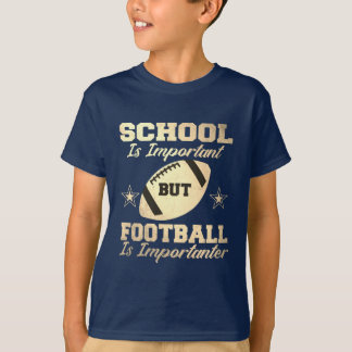 School is belangrijk, maar Football is belangrijk T-shirt