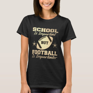 School is belangrijk, maar Football is belangrijk T-shirt
