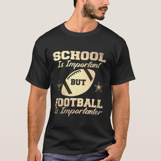 School is belangrijk, maar Football is belangrijk T-shirt (Voorkant)