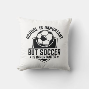 School is belangrijk, maar voetbal is belangrijk kussen