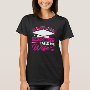 School psycholoog noemt me vrouw psychologie onder t-shirt