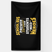 Schoolbuschauffeur omdat studenten helden nodig he spandoek (Verticaal)