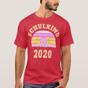 Schoolinschrijving begin van de kindersteen van de t-shirt