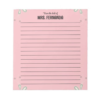 Schoon roze gelinieerd papier van het bureau van notitieblok
