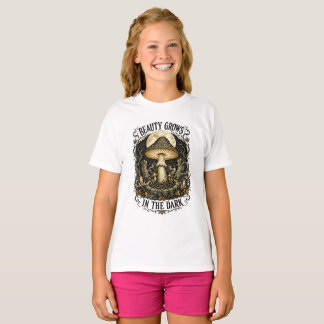 Schoonheid groeit in de donkere vintage paddestoel t-shirt