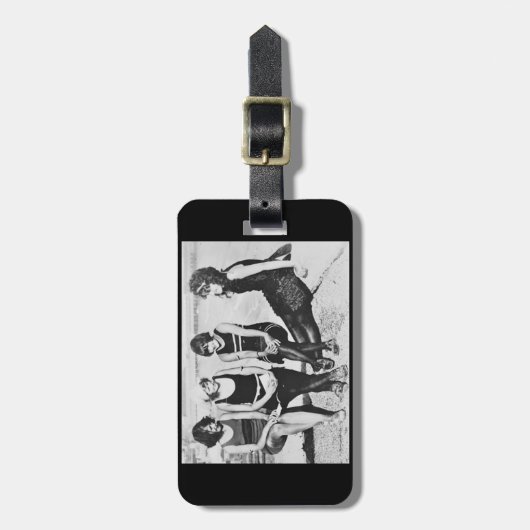 Schoonheidsprogramma's zwemmen op een pier bagagelabel (Voorkant verticaal)