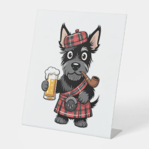 Schotse Terriër in Tartan Kilt met bier en pijp Reclamebord Met Voetstuk