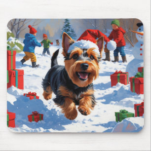 Schotse Terrier Rent Door Sneeuw met Kerstmuts Muismat