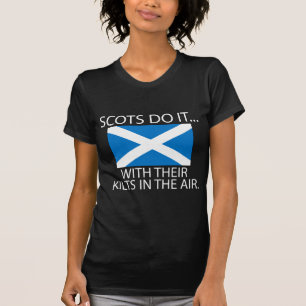 Schotten doen het... Met hun kilts in de lucht T-shirt