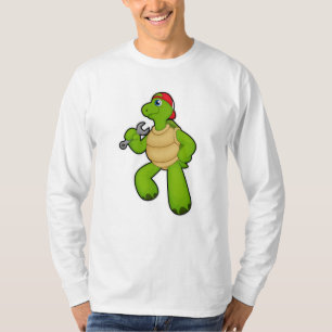 Schroef als mechanisch met moersleutel en Pet T-shirt