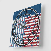 Schroefvormig patroon in rode en blauwe tinten wer vierkante klok (Hoek)