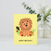 Schudde leeuw in het gras met ladybug briefkaart (Staand voorkant)