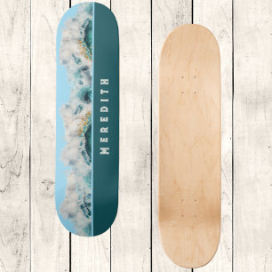 Schuimig Cresting Blauw Groen Strand Golven met Na Skateboard