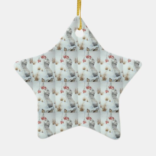 Schuine muis en rode bessen sneeuwen keramisch ornament (Achterkant)