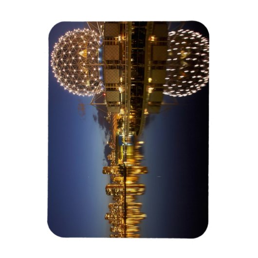 Science World en CBD weerspiegeld in False Creek, Magneet (Verticaal)