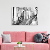 Scooter in een straat in Italië, zwart-wit Canvas Afdruk (Insitu (Woonkamer))