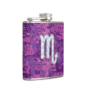 Scorpio Zodiac-symbool op roze digitale camouflage Heupfles (Rechts)