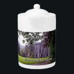 Scotland Armadale Castle Donald / MacDonald Clan<br><div class="desc">Le château d'Armadale, sur l'île de Skye, est considéré comme la maison spirituelle de Clan Donald/MacDonald, . Ce design présente une photographie d'une partie ancienne du château d'Armadale et de quelques fleurs dans le jardin voisin. Les chefs du clan Donald détenaient le titre de Seigneur des îles jusqu'à presque 1500....</div>