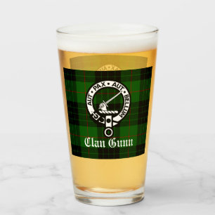 Scottish Clan Gunn Crest Badge en Tartan Glas