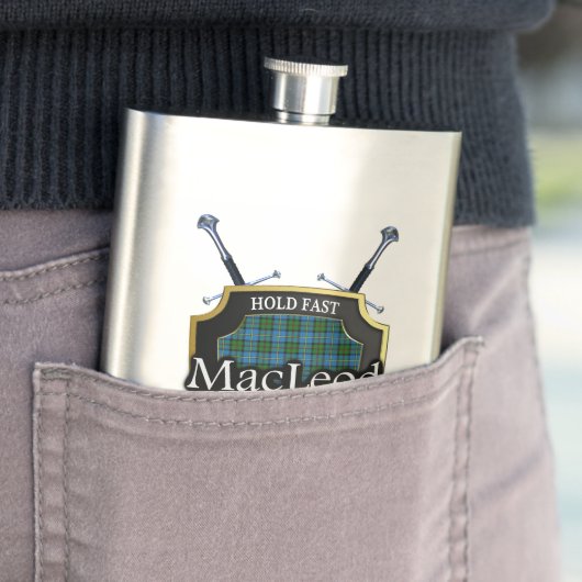 Scottish Clan MacLeod Tartan Shield en Swords Heupfles (Voorbeeld)