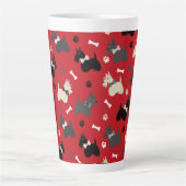 Scottish Terrier Paws and Botten Red Latte Mok (Voorkant)