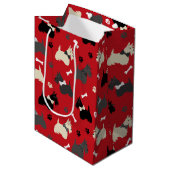 Scottish Terrier Paws and Botten Red Medium Cadeauzakje (Voorkant Gekanteld)